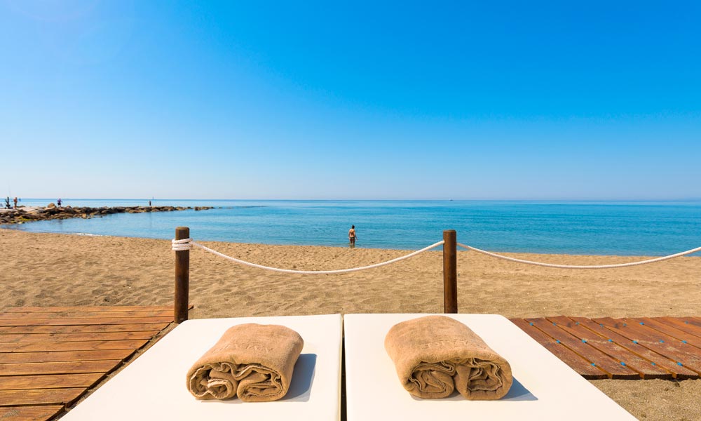 orilla del mar Amare Beach